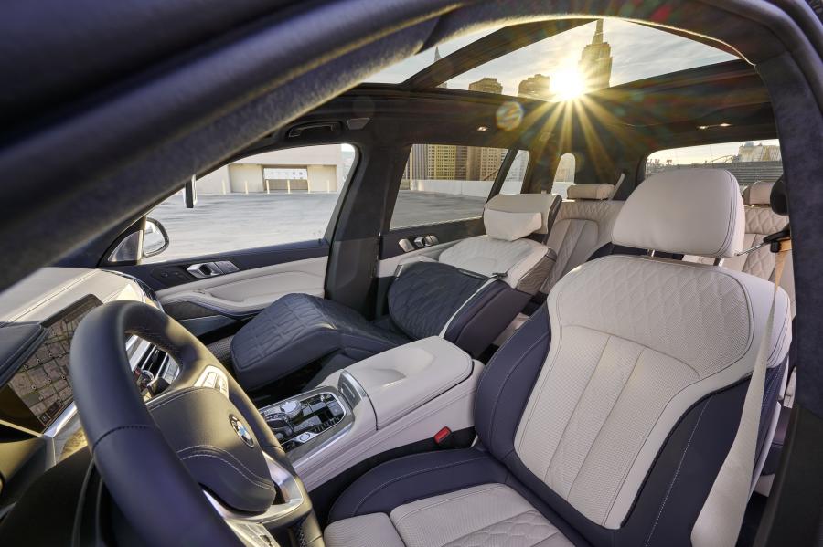 Интерьер BMW X7 ZeroG Lounger (G07) 2020 года  (фото 9 из 13)